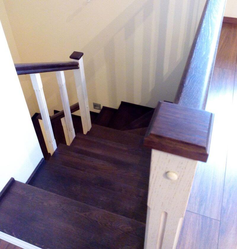 Vintage korláttal tölgyfa lépcső – Perfekt Bútor