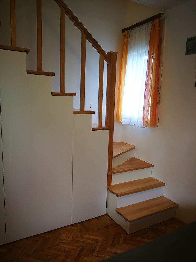 Lépcsőszekrény Balatonvilágoson – Perfekt Bútor