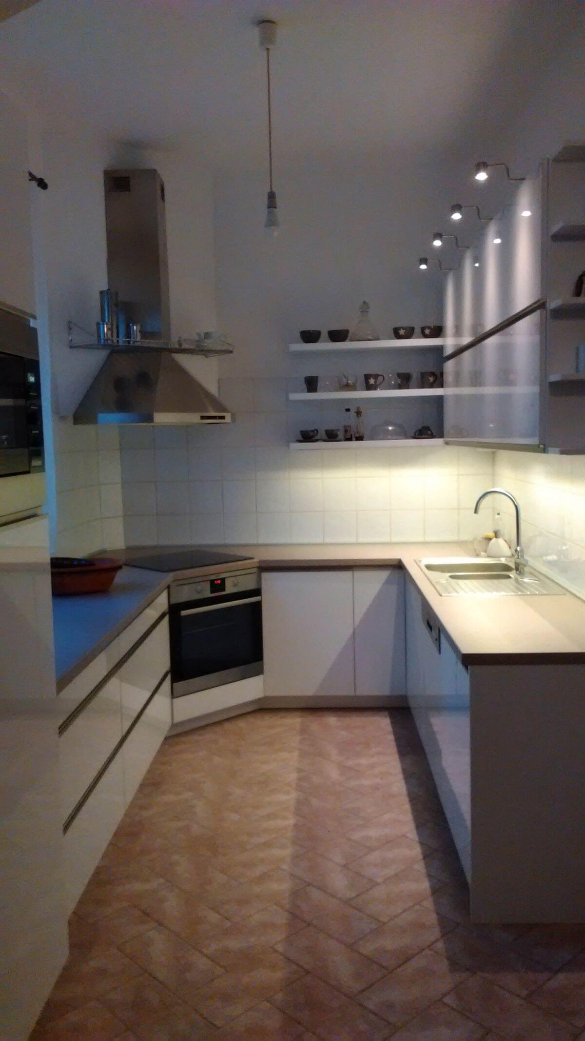 Modern konyhabutor fenyes akryl – Modern konyhabútor munkáink | Perfekt Bútor