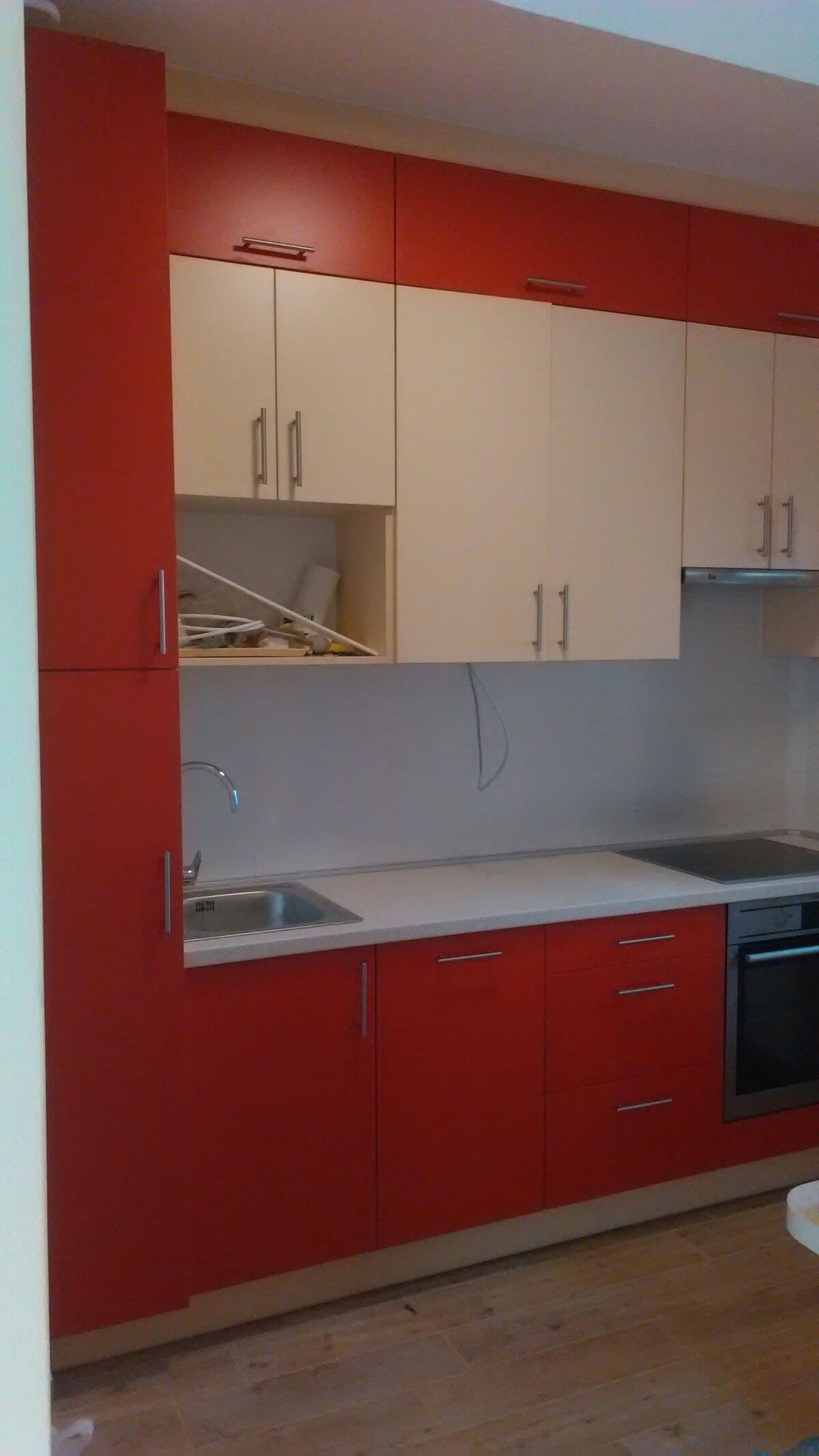 Piros ajtos konyhabutor – Modern konyhabútor munkáink | Perfekt Bútor